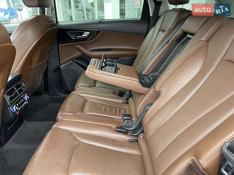 Внедорожник / Кроссовер Audi Q7 2016 в Черновцах