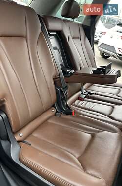 Внедорожник / Кроссовер Audi Q7 2016 в 