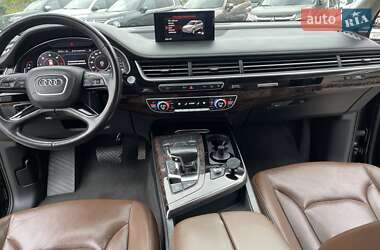 Внедорожник / Кроссовер Audi Q7 2016 в 