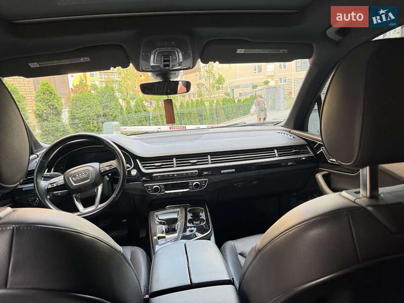 Позашляховик / Кросовер Audi Q7 2016 в Чернівцях