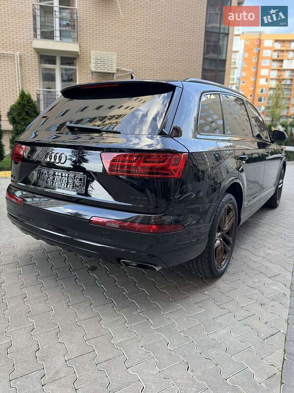 Позашляховик / Кросовер Audi Q7 2016 в Чернівцях