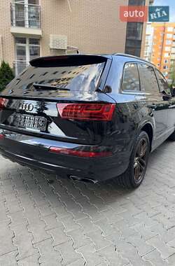 Внедорожник / Кроссовер Audi Q7 2016 в 
