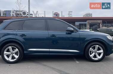 Позашляховик / Кросовер Audi Q7 2022 в 