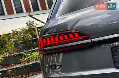 Внедорожник / Кроссовер Audi Q7 2020 в 