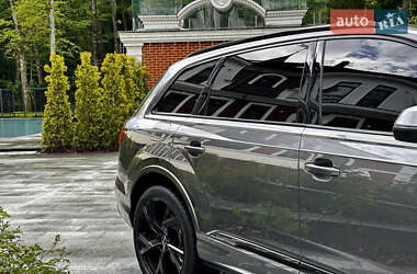 Внедорожник / Кроссовер Audi Q7 2020 в 