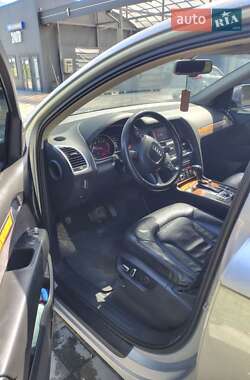Позашляховик / Кросовер Audi Q7 2010 в 