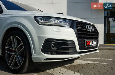 Внедорожник / Кроссовер Audi Q7 2017 в 