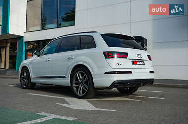 Внедорожник / Кроссовер Audi Q7 2017 в 