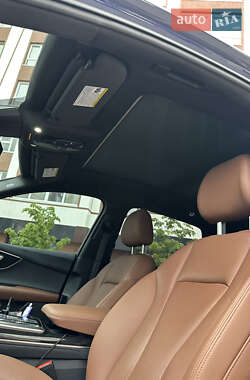 Внедорожник / Кроссовер Audi Q7 2021 в 