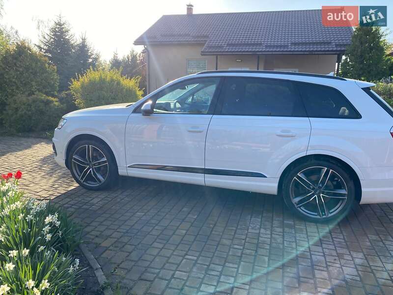 Внедорожник / Кроссовер Audi Q7 2016 в Днепре