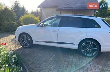 Внедорожник / Кроссовер Audi Q7 2016 в 