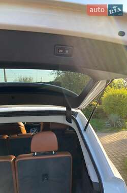 Внедорожник / Кроссовер Audi Q7 2016 в 