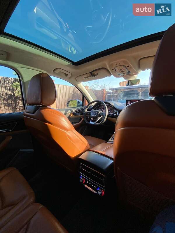 Внедорожник / Кроссовер Audi Q7 2016 в Днепре