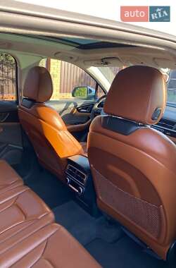 Внедорожник / Кроссовер Audi Q7 2016 в 