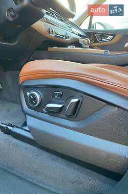 Внедорожник / Кроссовер Audi Q7 2016 в 