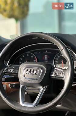 Внедорожник / Кроссовер Audi Q7 2016 в 