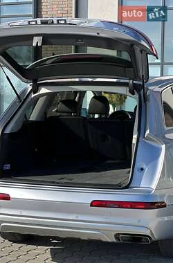 Внедорожник / Кроссовер Audi Q7 2016 в 