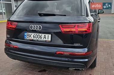 Внедорожник / Кроссовер Audi Q7 2016 в 