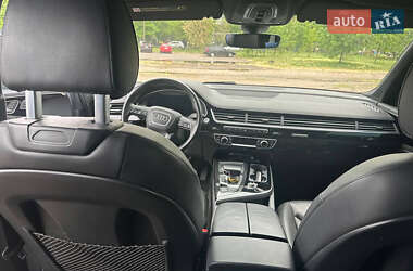 Внедорожник / Кроссовер Audi Q7 2016 в 