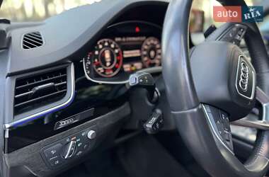 Позашляховик / Кросовер Audi Q7 2018 в 