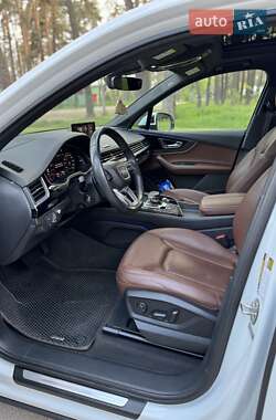 Позашляховик / Кросовер Audi Q7 2018 в 
