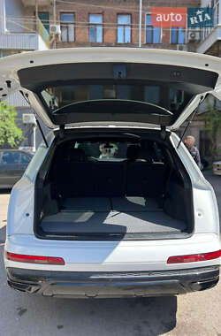 Внедорожник / Кроссовер Audi Q7 2020 в 