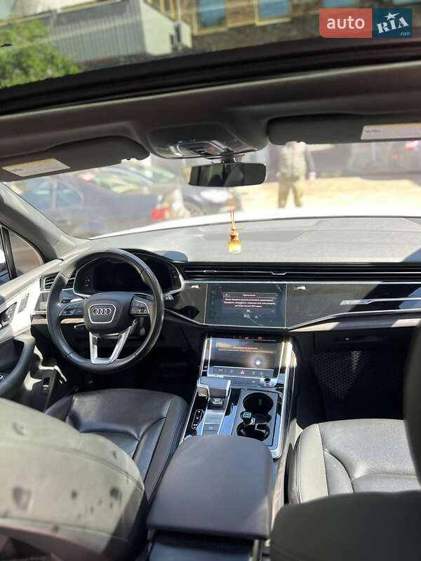 Позашляховик / Кросовер Audi Q7 2020 в Дніпрі