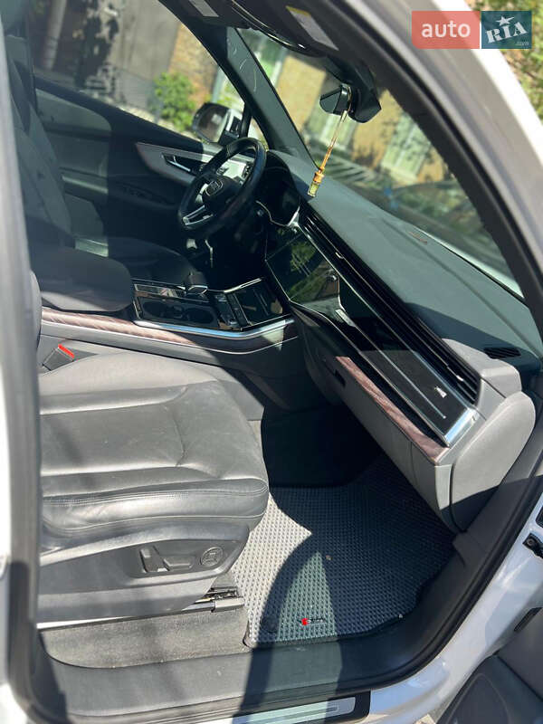 Позашляховик / Кросовер Audi Q7 2020 в Дніпрі