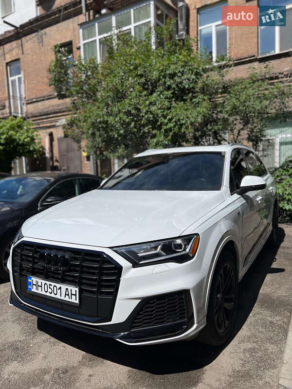 Позашляховик / Кросовер Audi Q7 2020 в Дніпрі
