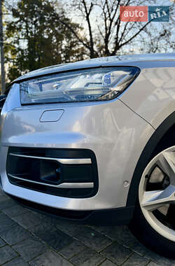 Внедорожник / Кроссовер Audi Q7 2016 в 