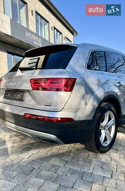 Внедорожник / Кроссовер Audi Q7 2016 в 