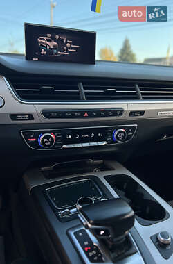 Внедорожник / Кроссовер Audi Q7 2016 в 