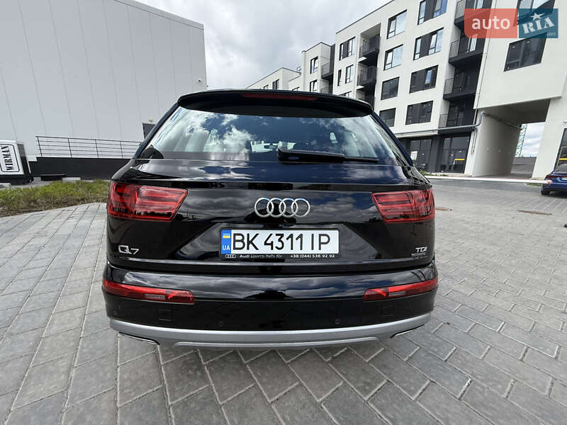 Внедорожник / Кроссовер Audi Q7 2017 в Ровно