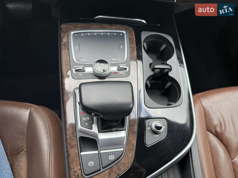 Внедорожник / Кроссовер Audi Q7 2017 в Ровно