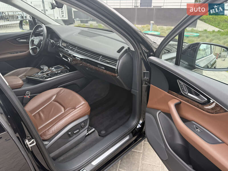 Внедорожник / Кроссовер Audi Q7 2017 в Ровно