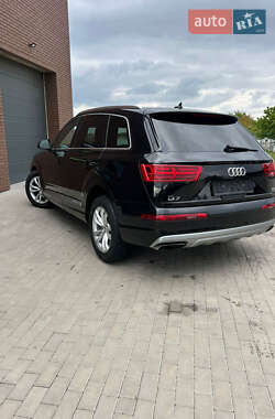 Внедорожник / Кроссовер Audi Q7 2017 в 