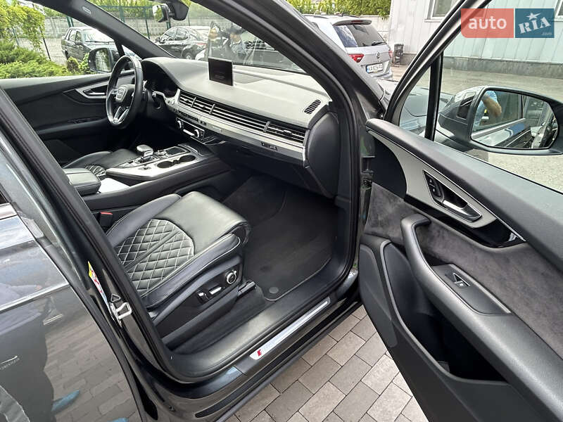 Позашляховик / Кросовер Audi Q7 2017 в Києві