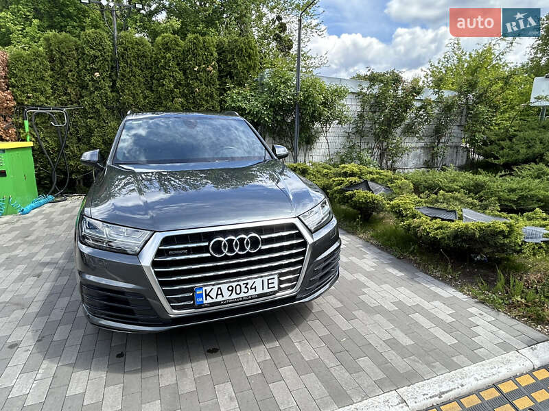 Позашляховик / Кросовер Audi Q7 2017 в Києві