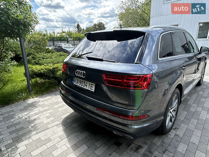 Позашляховик / Кросовер Audi Q7 2017 в Києві