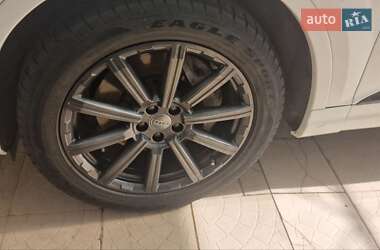 Внедорожник / Кроссовер Audi Q7 2017 в 