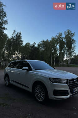 Внедорожник / Кроссовер Audi Q7 2017 в 