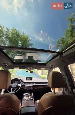 Внедорожник / Кроссовер Audi Q7 2017 в 