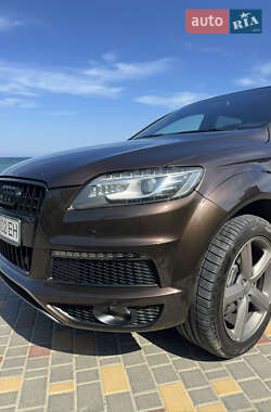 Внедорожник / Кроссовер Audi Q7 2015 в 