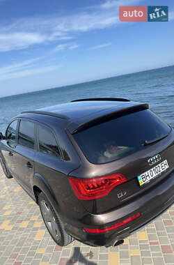 Внедорожник / Кроссовер Audi Q7 2015 в 