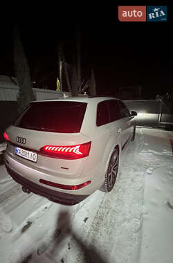 Внедорожник / Кроссовер Audi Q7 2020 в 