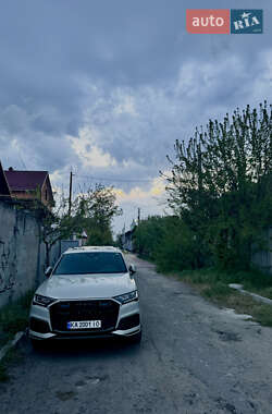 Внедорожник / Кроссовер Audi Q7 2020 в 