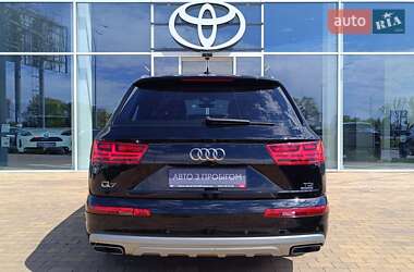 Внедорожник / Кроссовер Audi Q7 2016 в 