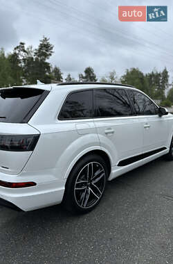 Внедорожник / Кроссовер Audi Q7 2016 в 