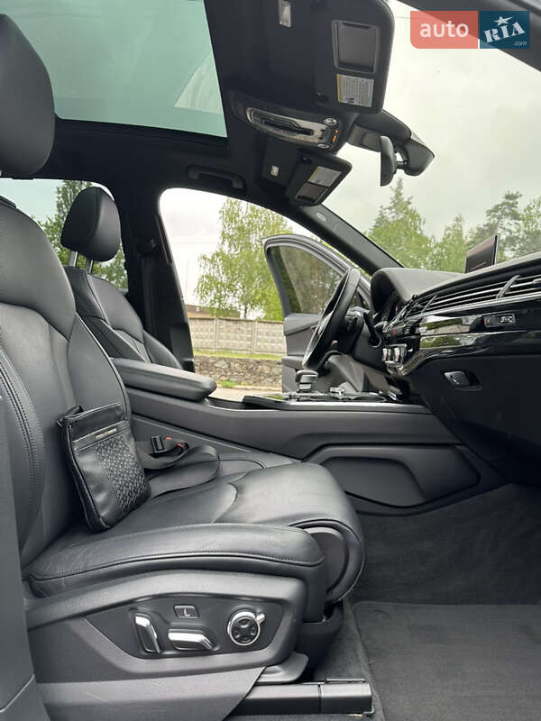 Внедорожник / Кроссовер Audi Q7 2016 в Киеве