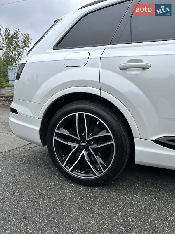 Внедорожник / Кроссовер Audi Q7 2016 в Киеве